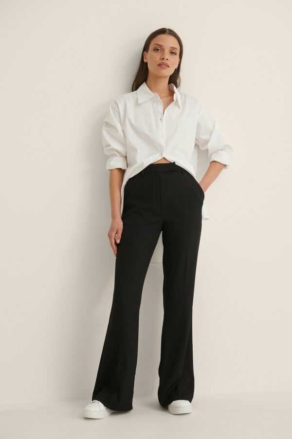 NA-KD Trend Anzughose Mit Falte Vorne Und Ausgestellten Beinen - Black