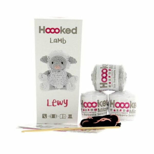 Hoooked Kreativset Hoooked Häkelset Amigurumi Lamb Lewy DIY, (embroidery kit by Marussia)