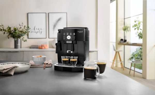 DeLonghi Magnifica S Smart ECAM 230.13.B Kaffeevollautomat mit Milchaufschäumdüse für Cappuccino, Espresso-, Kaffee- und Long Coffee Direktwahltasten und Drehregler, 2-Tassen-Funktion, Schwarz