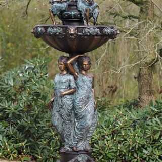 IDYL Gartenfigur IDYL Bronze-Skulptur Brunnen mit drei Frauen wasserspeiend, Bronze