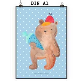 Mr. & Mrs. Panda Poster DIN A1 Bär Schultüte - Blau Pastell - Geschenk, Grundschule, Mr. & Mr, Bär mit Schultüte (1 St), Brillanter Druck