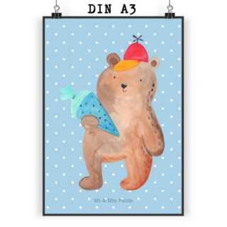 Mr. & Mrs. Panda Poster DIN A3 Bär Schultüte - Blau Pastell - Geschenk, Schule Geschenk, Eins, Bär mit Schultüte (1 St), Kunstvoller Druck